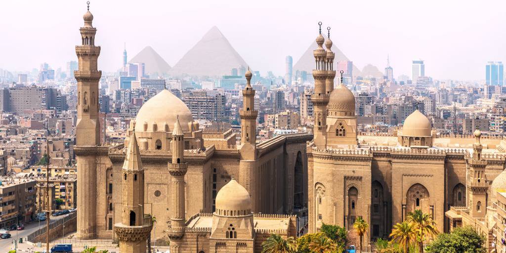 Este viaje a Egipto con Alejandría de 9 días es ideal para ti. Déjate conquistar por sus pirámides, monumentos y templos legendarios. 3