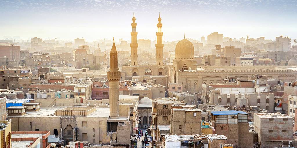Pirámides, templos, mercados, ...con este viaje a Egipto de 7 días podrás vivir experiencias únicas visitando todos estos lugares y mucho más. 2