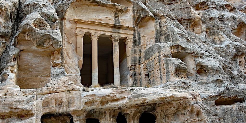 Vive aventuras de ensueño con este viaje a Jordania. Descubre Petra, el desierto de Wadi Rum y el Mar Rojo. 2