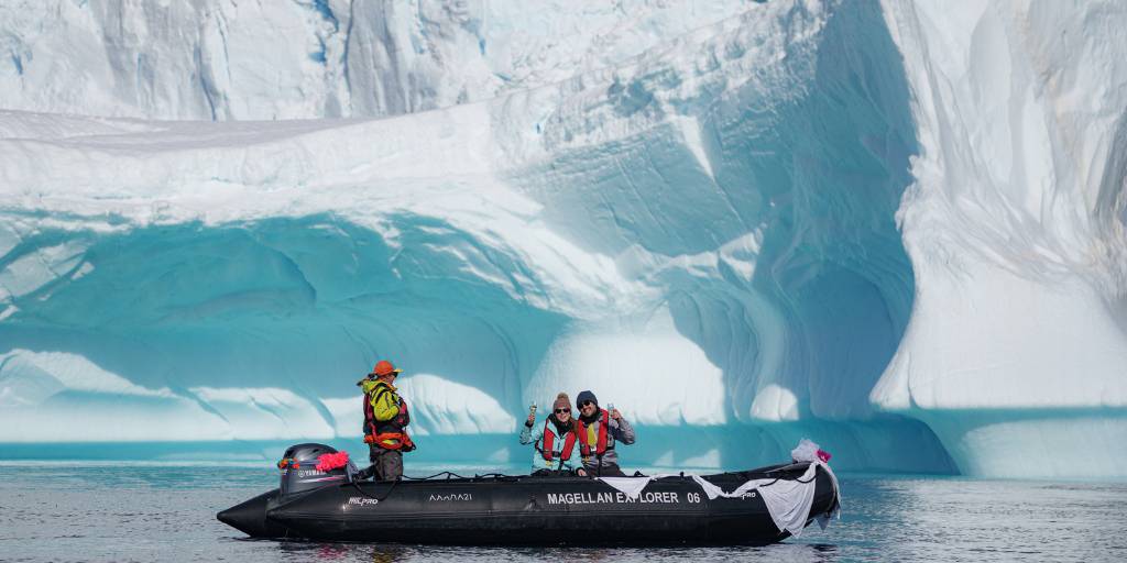 Conoceremos el polo sur en este fascinante crucero por la Antártida de 10 días. Descubrimos lo mejor de la Península Antártica explorando glaciares y observando ballenas y pingüinos. 4