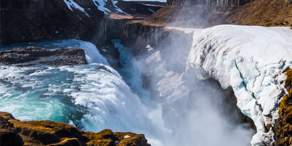 Nuestros viajes a Islandia son una fantástica propuesta para contemplar una colección única de paisajes protagonizados por cascadas, lagos, volcanes, glaciares y las mágicas aurora boreales. 4