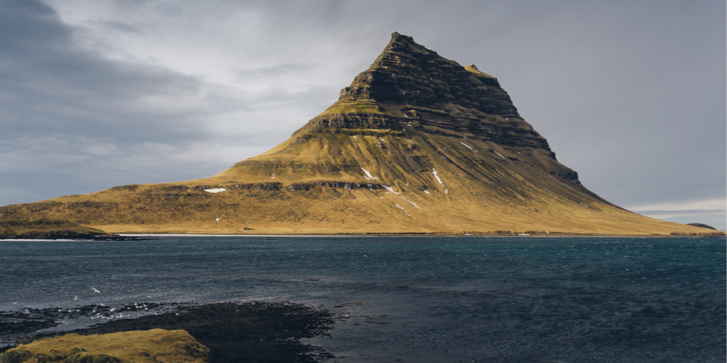 Conoce los lugares más fascinantes del país de las auroras boreales con este impresionante viaje a Islandia en invierno durante 8 días. 4