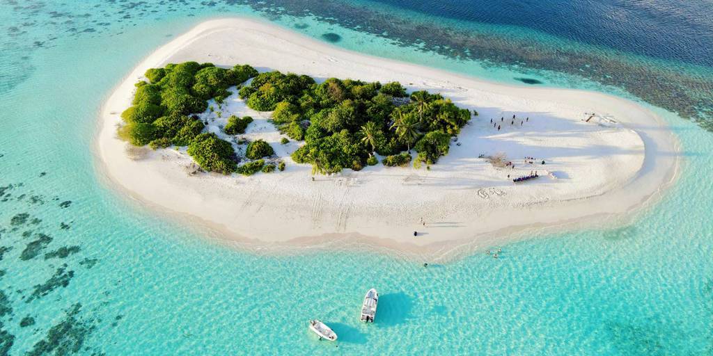 Disfruta de dos paraísos con este viaje a India y Maldivas. Podrás descubrir los secretos de la cultura hindú y playas de aguas cristalinas. 4