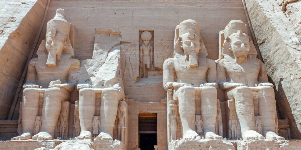 Déjate sorprender por la fascinante historia de Egipto con este viaje único a El Cairo, Luxor y Asuán. Conoceremos el mítico Nilo en crucero. 6