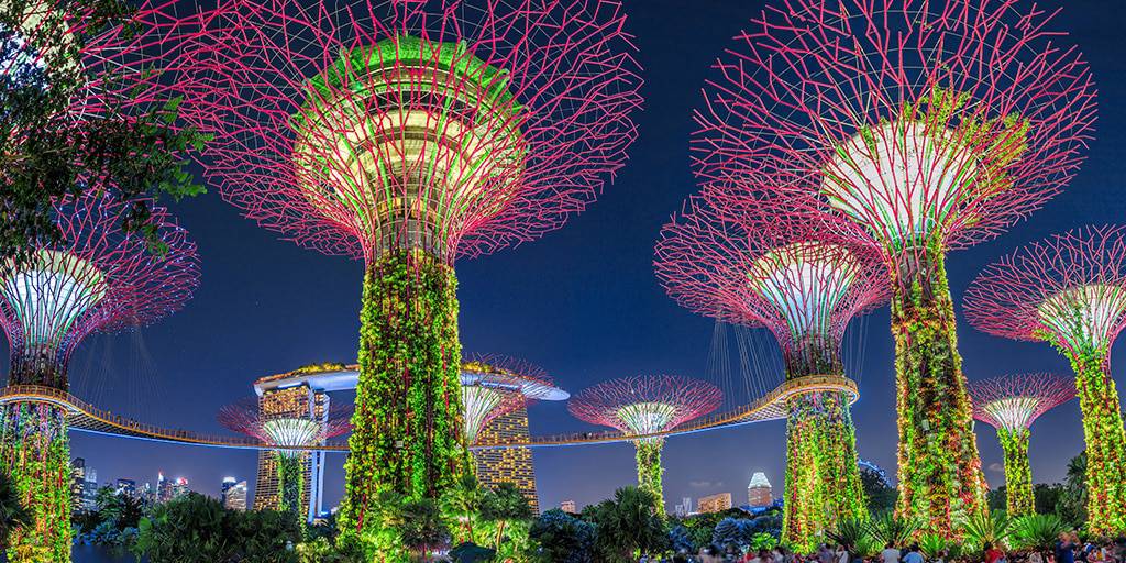 Nuestro viaje combinado a Singapur y a Malasia te llevará a recorrer dos países repletos de naturaleza, templos y fascinantes rascacielos. 4
