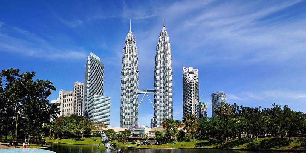 Viaja desde Singapur a Malasia conociendo Malaca y Kuala Lumpur. Sumérgete en jardines exóticos, visita templos, mezquitas y descubre modernos rascacielos. 6