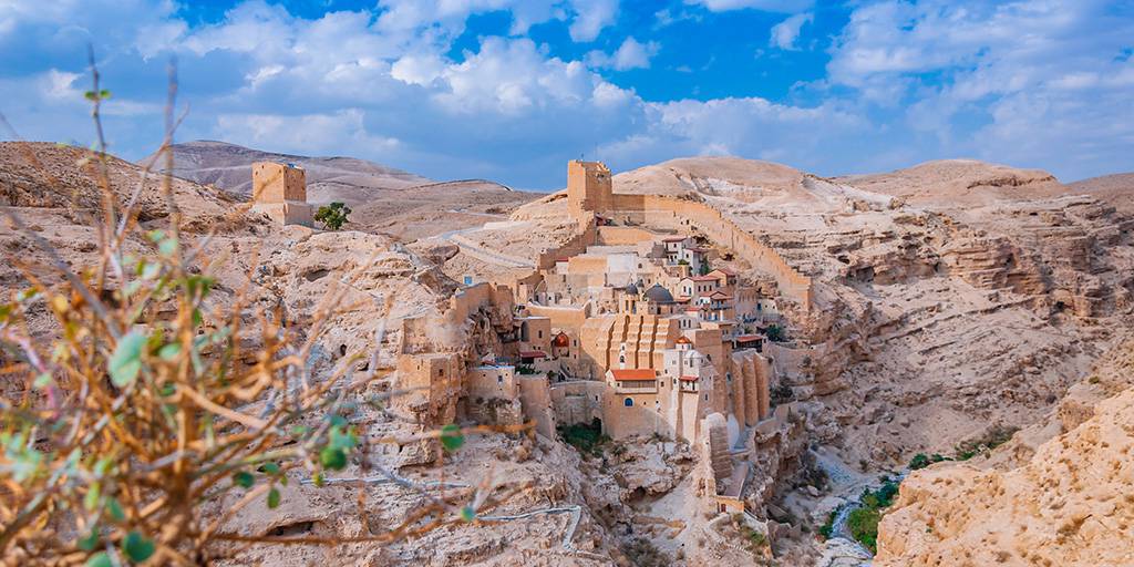 Este viaje a la Tierra Santa y el Mar Muerto de 11 días te enseñará todos los tesoros históricos y natureales de la fascinante Israel. 3