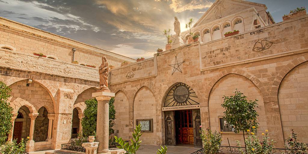 Si deseas conocer los lugares más emblemáticos de Oriente Medio, este viaje a la Tierra Santa y Jordania de 11 días es para ti. 3