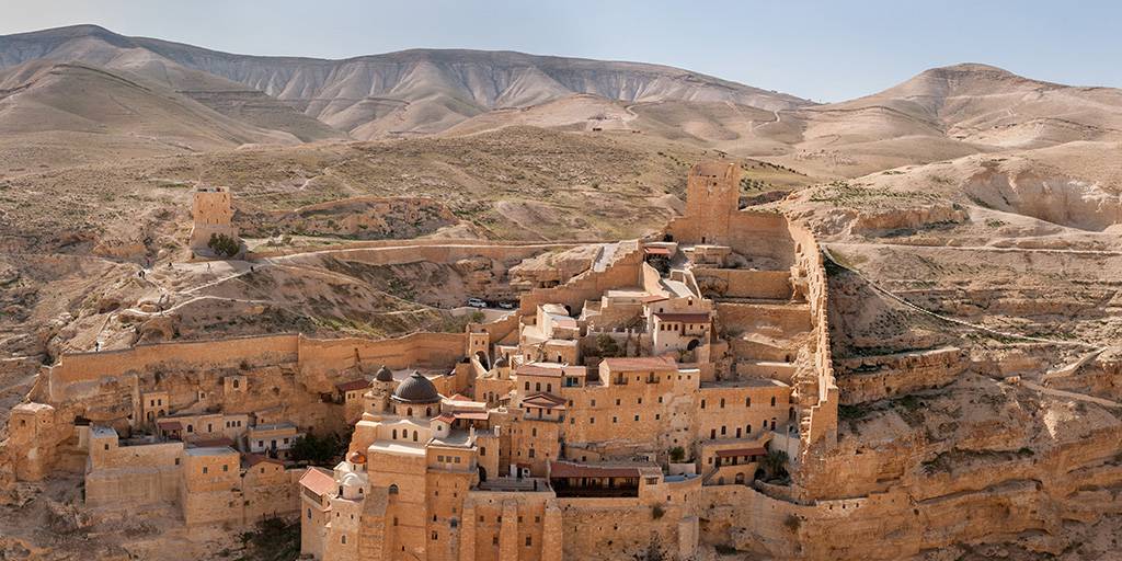 Ciudades sagradas, fascinantes paisajes, yacimientos históricos... con nuestro circuito por la Tierra Santa de 7 días te descubrirá Israel. 4