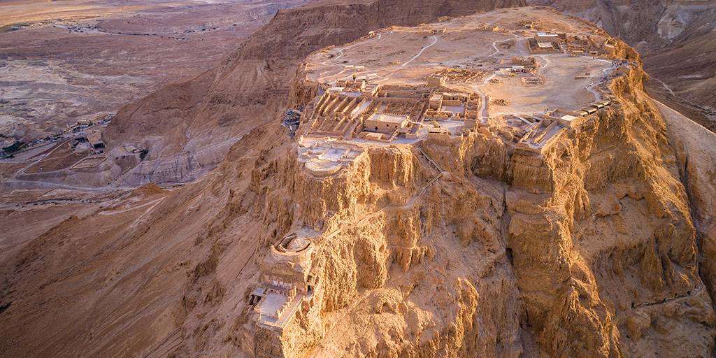 Descubre los lugares más fascinantes de la Tierra Santa con nuestro Tour por Israel de 6 días, como Jerusalén, Tel Aviv y el Mar de Galilea. 5