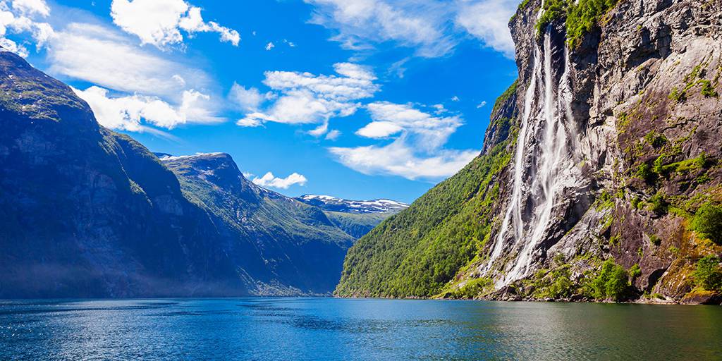 Con este viaje a Noruega y sus Fiordos de 8 días conocerás los paisajes más fascinantes del norte. Visita montañas, glaciares y mucho más. 1