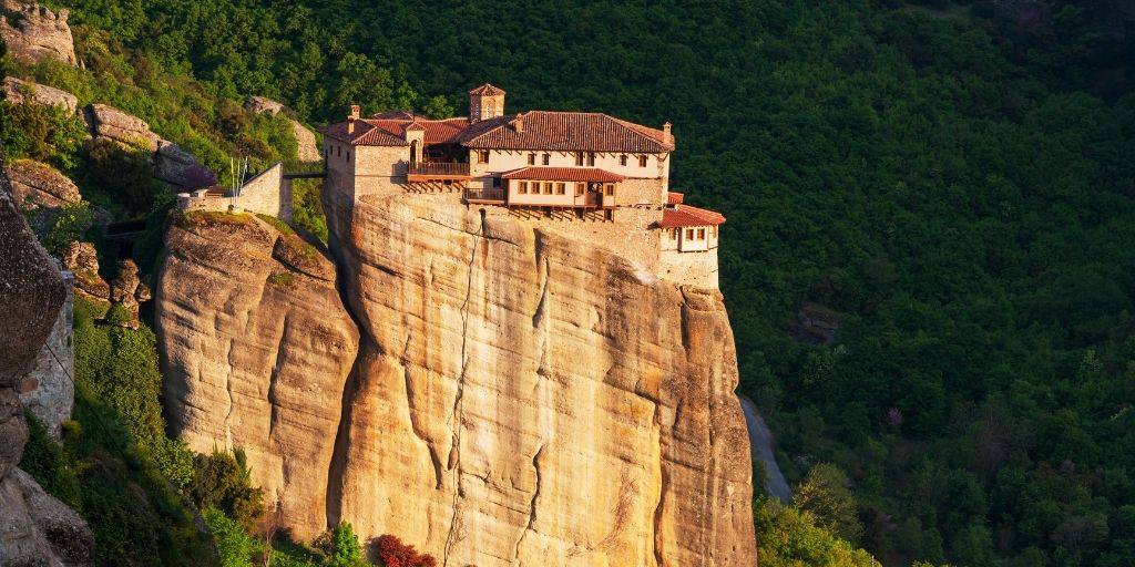 Un viaje a Dubrovnik es una experiencia única. Recorre los Balcanes: Croacia, Montenegro, Albania, Grecia y Bulgaria en 10 días. No te pierdas los monasterios de Meteora y las iglesias de Sofía. 5