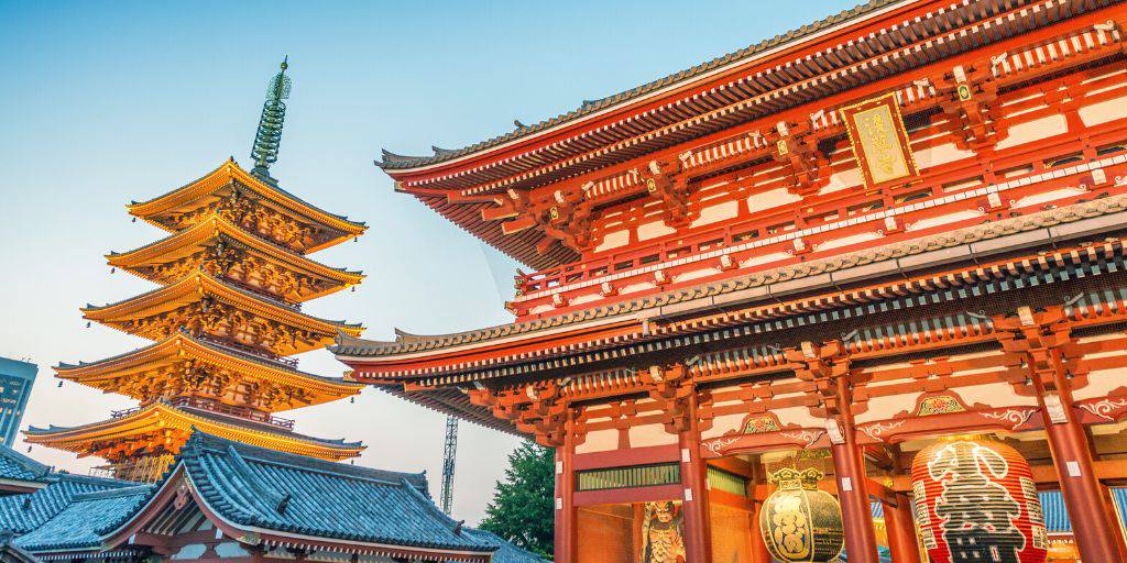 Disfruta de un viaje a Tokio en 7 días y descubre una ciudad que combina modernidad y tradición. Con esta esta escapada a la capital de Japón, conocerás santuarios y palacios imperiales. 4