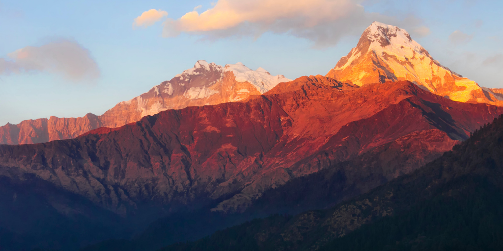 Un viaje a Nepal para explorar el Valle de Annapurna con una excursión a los pies del Himalaya. Descubre la cultura de Katmandú, los bellos templos budistas y disfruta de un amanecer en Annapurna. 5