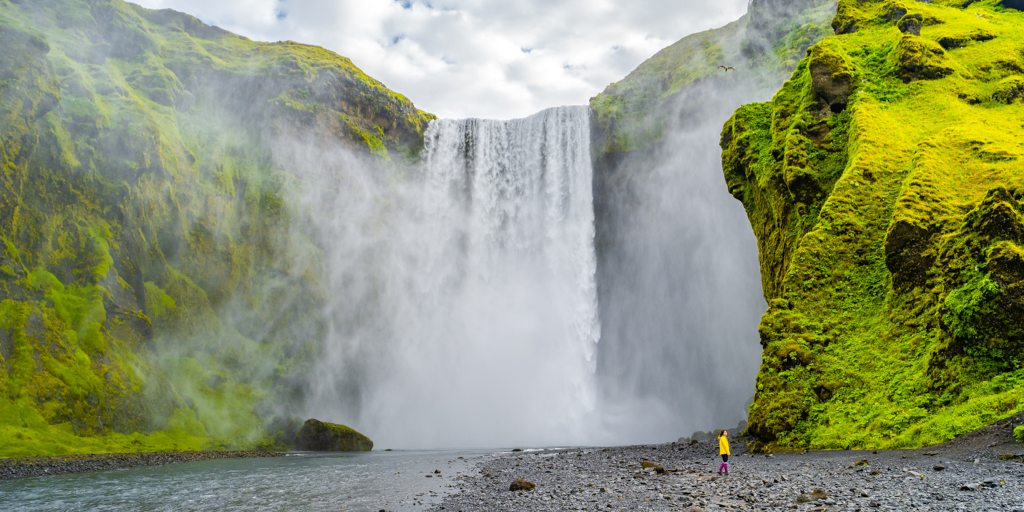 Nuestros viajes a Islandia son una fantástica propuesta para contemplar una colección única de paisajes protagonizados por cascadas, lagos, volcanes, glaciares y las mágicas aurora boreales. 5