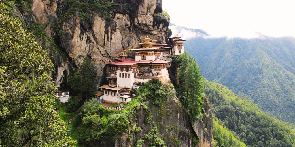 Con nuestro viaje de 18 días recorrerás el famoso Triángulo de Oro y visitaremos la ciudad de Benarés. En Bután conocerás algunos montasterios, fortalezas y contemplarás los paisajes que ofrece. 5