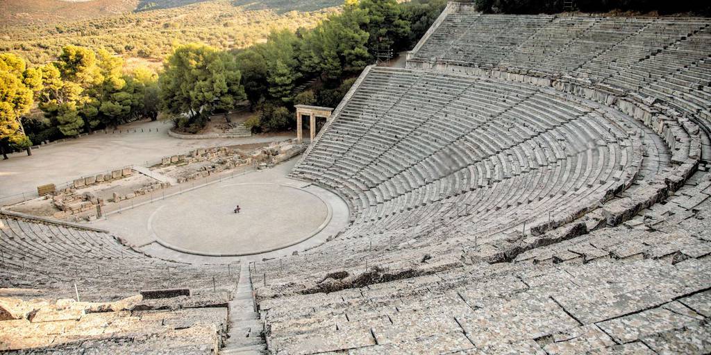 Este viaje a Atenas de 5 días te llevará a explorar la historia antigua de Grecia. Descubre la increíble Acrópolis y visita Argólida, ciudad ubicada entre colinas de olivos y casas de colores. 5