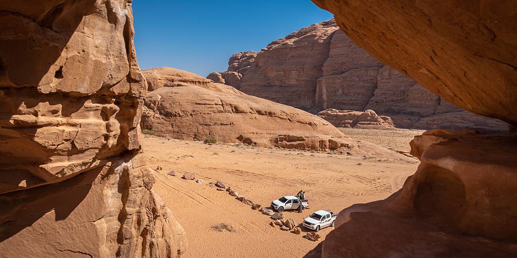 En este viaje a Jordania descubrimos Petra, la antigua ciudad nabatea esculpida en piedra. Además, visitaremos Amman, las ruinas de Jerash, el desierto de Wadi Rum y las playas de Áqaba. 5