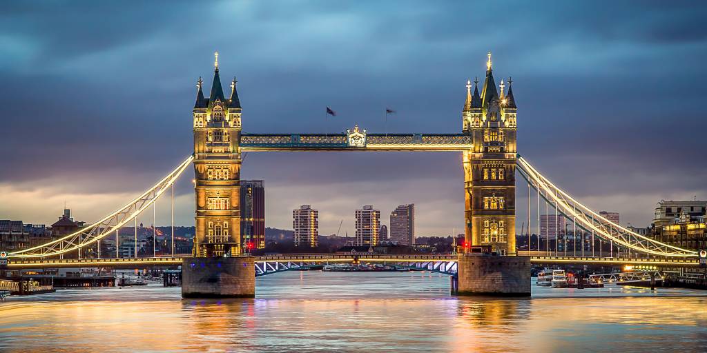 En este viaje a Europa conoceremos Piccadilly, Chinatown y Soho en Londres, los canales de Ámsterdam y el Memorial del Holocausto en Berlín. Además visitaremos la ciudad medieval de Brujas. 6