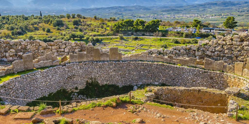 Este viaje a Atenas de 5 días te llevará a explorar la historia antigua de Grecia. Descubre la increíble Acrópolis y visita Argólida, ciudad ubicada entre colinas de olivos y casas de colores. 6