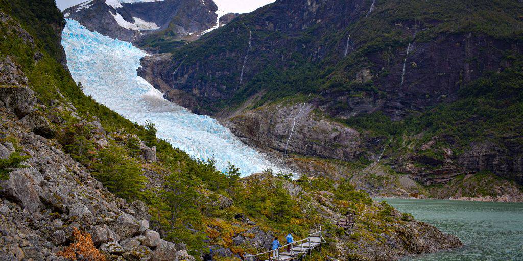 Nuestro viaje de 9 días te llevará a conocer la Patagonia chilena con un recorrido que va desde la capital hasta el sur del país, visitando el asombroso Parque Nacional Torres del Paine. 6