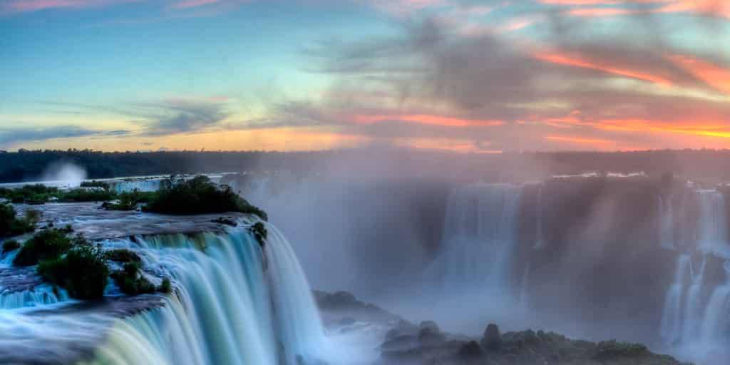 Este viaje a Buenos Aires, El Calafate y Puerto Iguazú te sumergirá campos de hielo fascinantes y enormes ciudades durante 12 días. 3