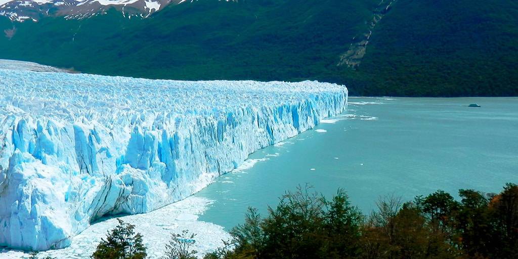Este viaje a Buenos Aires, El Calafate y Puerto Iguazú te sumergirá campos de hielo fascinantes y enormes ciudades durante 12 días. 1