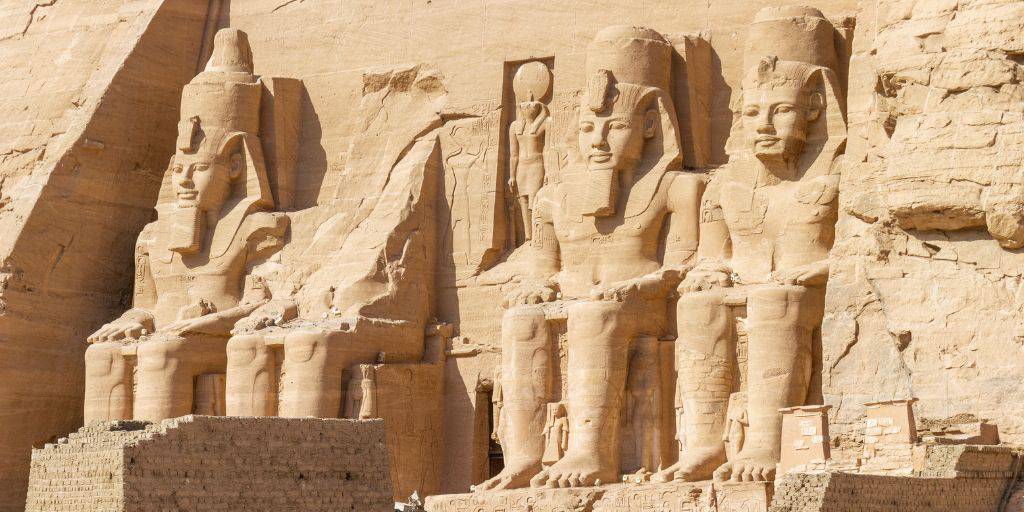 Este tour por Egipto con Abu Simbel es el viaje imprescindible a Oriente Medio. Recorre la antigua civilización egipcia durante 9 días. 1