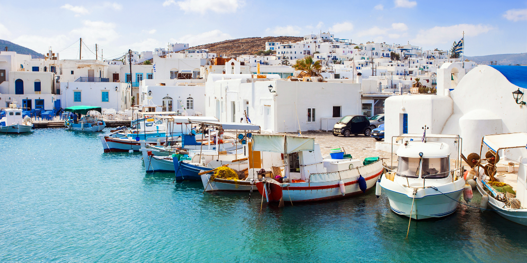 Disfruta de un viaje por las islas de Mykonos, Santorini, Naxos y Paros. Vive unas vacaciones de ensueño para descubrir Atenas y las islas de Grecia. 3