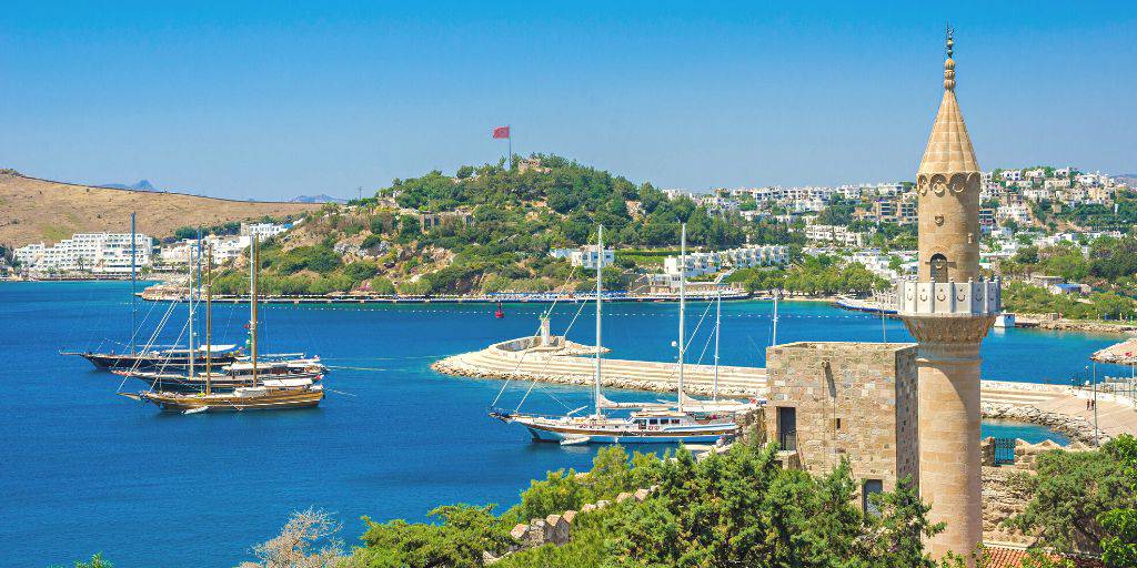 Descubre las fascinantes y coloridas playas de Bodrum, en las costas de Turquía. Además, conoceremos Estambul, Capadocia y Pamukkale. 2
