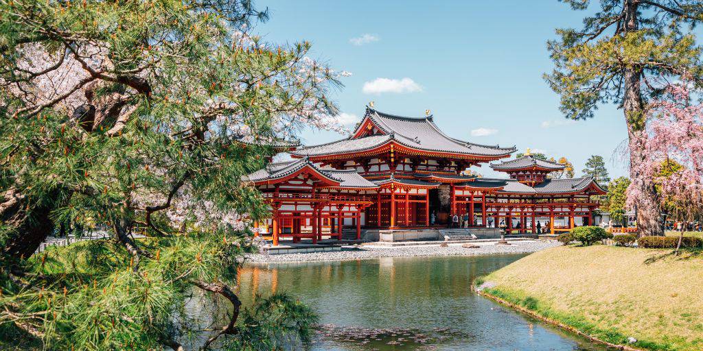 Descubre lo mejor de la cultura asiática en este viaje combinado por Corea del Sur y Japón. Conoce Seúl, Jeonju, Busan y la histórica Hiroshima. 1