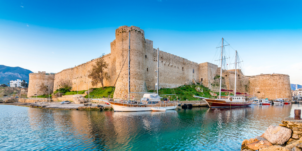 Este viaje en crucero por Grecia, Egipto, Israel y Turquía, te permitirá disfrutar de los fascinantes paisajes del Mediterráneo. Con este crucero de 7 días conocerás las playas del Mar Egeo. 3
