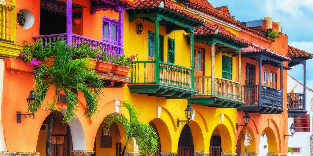 Nuestro viaje a Colombia nos llevará a conocer lo mejor de Bogotá y Cartagena de Indias. Sumérgete en el fascinante Caribe colombiano. 1