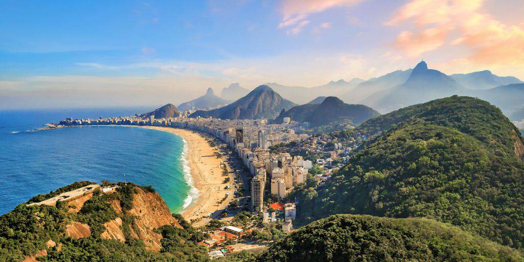 Samba, Carnaval, playas de ensueño, el Cristo Redentor... con este viaje a Río de Janeiro y Búzios conocerás la gran diversidad de Brasil. 2