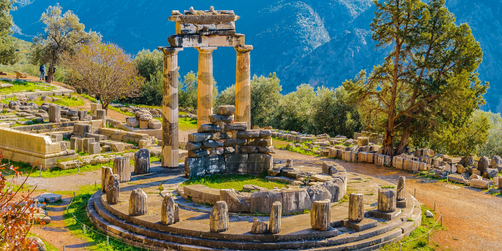 Con este viaje a la Grecia clásica, descubrirás lo esencial de Atenas, Delfos y Meteora, tres ciudades enigmáticas para explorar el origen de nuestra civilización. 3