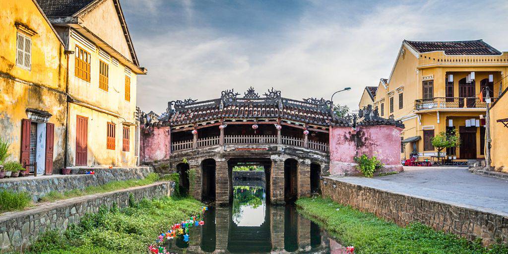 Déjate sorprender con este viaje por los lugares más icónicos de Hanói, Halong, Hoi An, Hue y Ho Chi Minh haciendo la experiencia inolvidable. 2