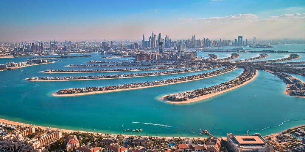 Conoce Emiratos Árabes en este viaje a Dubái, Abu Dhabi, Sharja, Ajman y Fujairah. Vive la aventura en la modernidad y el desierto. 3