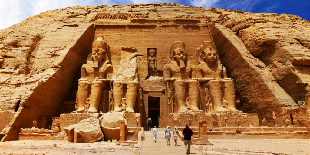 Descubre todo el misterio y majestuosidad de Egipto en un circuito organizado de 8 días. Recorre El Cairo y navega por el legendario río Nilo en crucero. 5