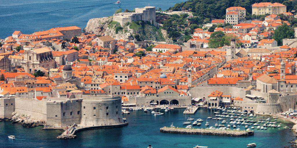 Un viaje a Dubrovnik es una experiencia única. Recorre los Balcanes: Croacia, Montenegro, Albania, Grecia y Bulgaria en 10 días. No te pierdas los monasterios de Meteora y las iglesias de Sofía. 6