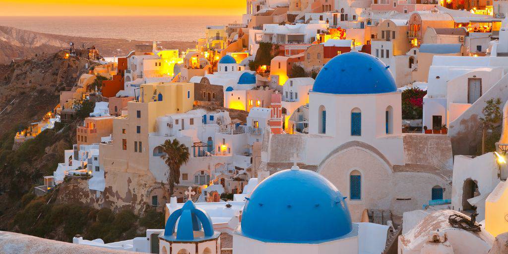 Viaja en crucero por las mejores islas de Grecia. Disfruta de unas vacaciones en Mykonos, Santorini y el paraíso mediterráneo. 1