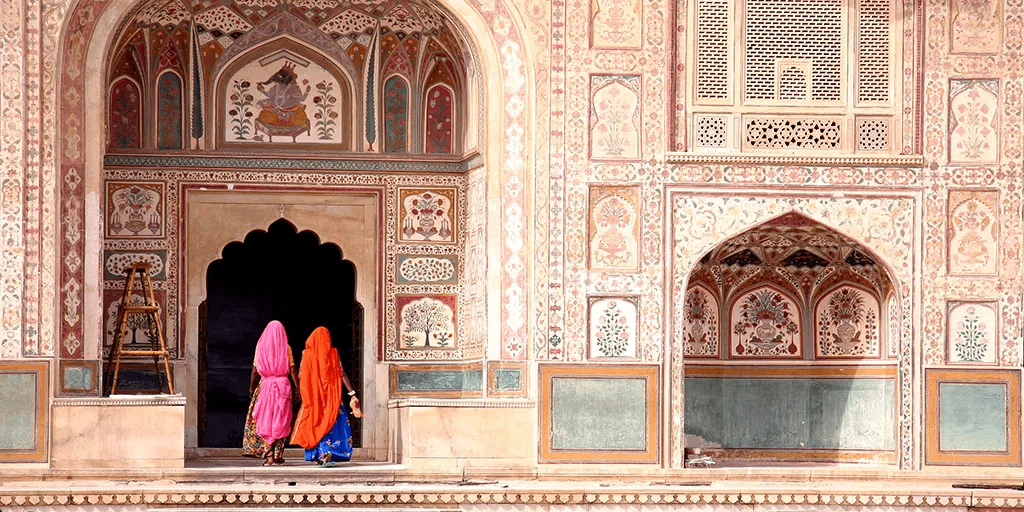 Viaje a la India clásica para conocer los lugares más cautivantes del país asiático. Visita Delhi, Jaipur y Agra, tres lugares emblemáticos de la India conocidos como el Triángulo de Oro. 5