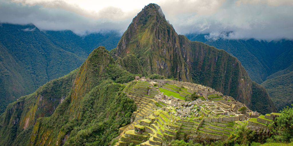 Con nuestro viaje a Perú en 10 días podrás conocer la capital peruana, una de las Siete Maravillas del Mundo: el Machu Picchu y la Montaña de Siete Colores. 4