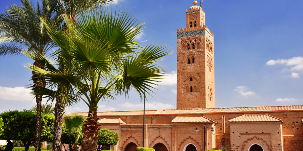 Con nuestro viaje a Marrakech y el desierto de 5 días te enamorarás de la ciudad imperial recorriendo sus zocos y del cautivante paisaje que forman las dunas del desierto. 4