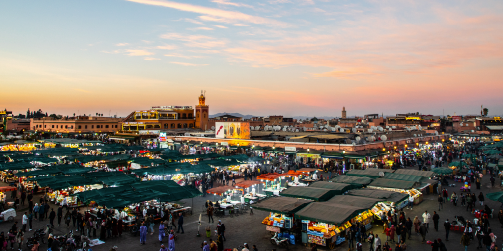 Con nuestro viaje a Marrakech y el desierto de 5 días te enamorarás de la ciudad imperial recorriendo sus zocos y del cautivante paisaje que forman las dunas del desierto. 6