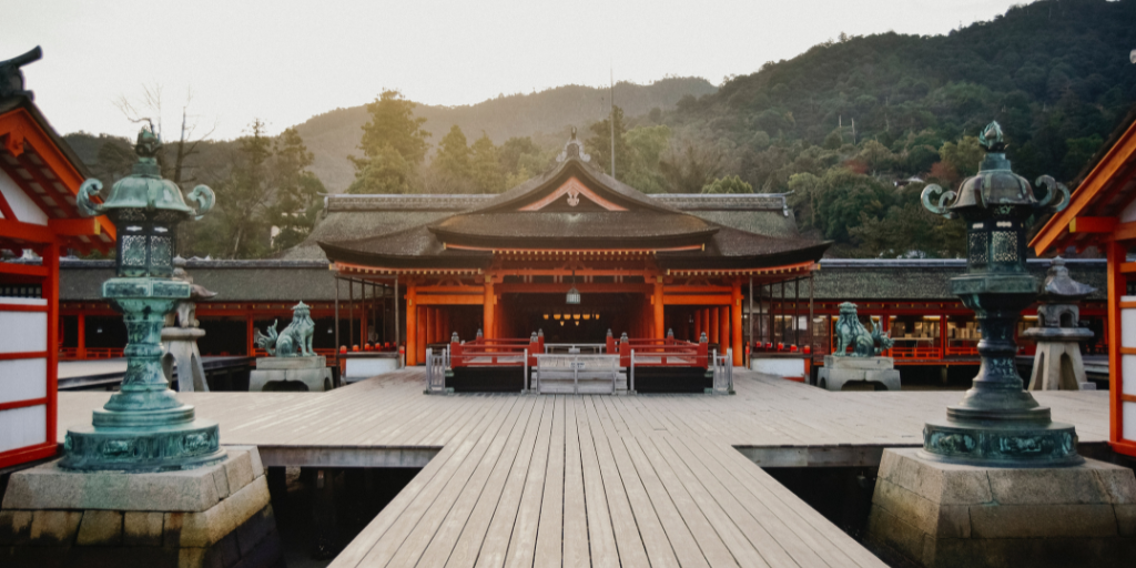 Descubre lo mejor de la cultura asiática en este viaje combinado por Corea del Sur y Japón. Conoce Seúl, Jeonju, Busan y la histórica Hiroshima. 2