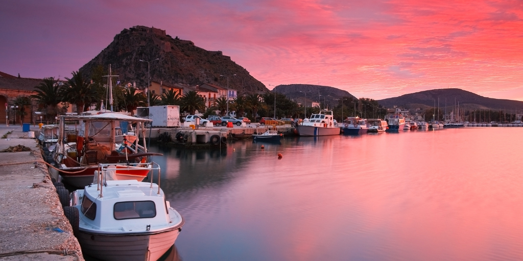 Disfruta de un viaje por los históricos paisajes de Turquía y Grecia. Este viaje te llevará por increíbles lugares como Delfos y Meteora, la costa del Mar Egeo y los bazares de Estambul. 4