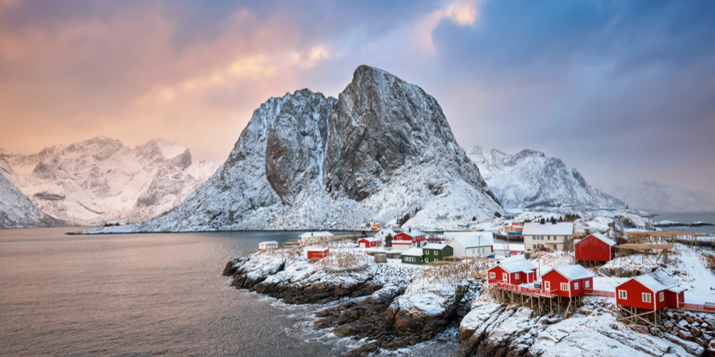 Explora la joya del Norte de Europa en un viaje organizado a Noruega por 7 días. Disfruta las maravillas de la naturaleza noruega en sus fiordos, nevados y coloridos paisajes. 1