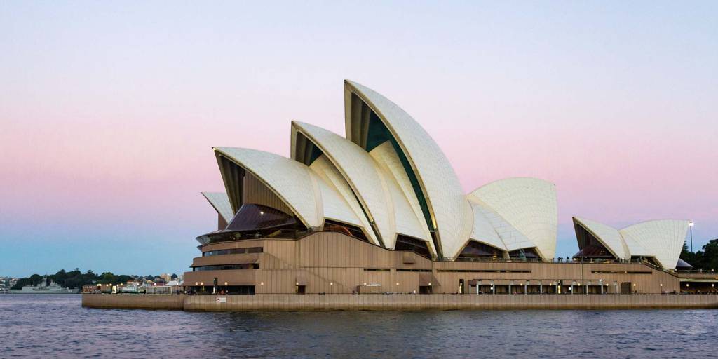 En este viaje a Australia de 18 días conoceremos Adelaida, Melbourne y Sídney. Además, veremos la fauna silvestre de Isla Canguro y el fascinante mundo submarino de la Gran Barrera de Coral. 2