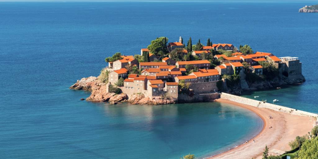 Con nuestro viaje de 8 días a Europa conoceremos lo mejor del Mediterráneo visitando Croacia, Montenegro, Albania, Montenegro y Grecia. No te pierdas las fortalezas medievales de Dubrovnik. 1