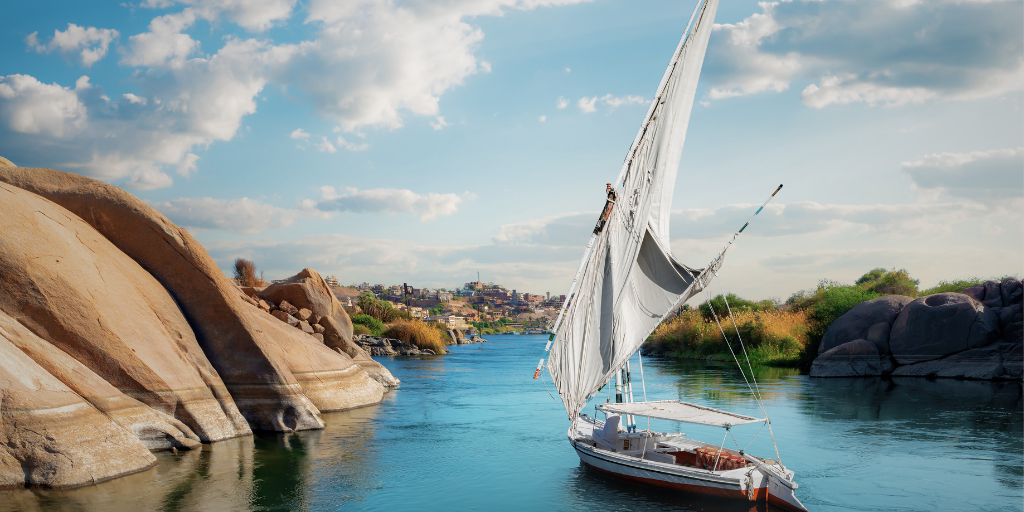 Disfruta de un crucero de lujo por Egipto para conocer la historia de los faraones. En este viaje de 8 días por el Antiguo Egipto conoceremos El Cairo, Luxor y navegaremos por las aguas del Río Nilo. 1